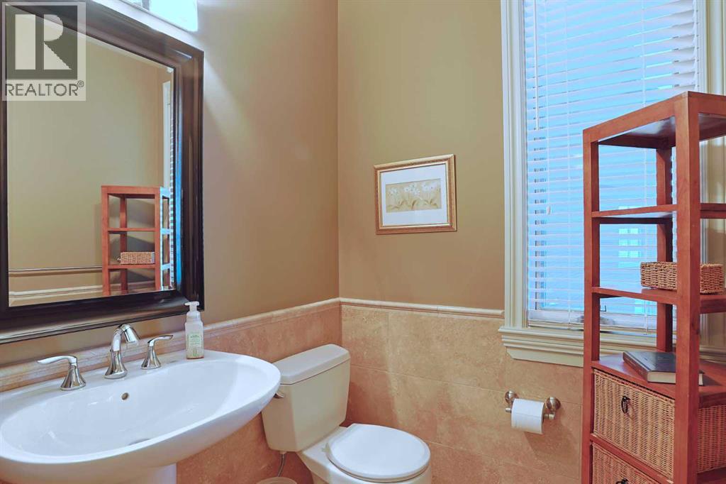 Photo 13 of 117 Rockcliff Bay Nw, Calgary AB