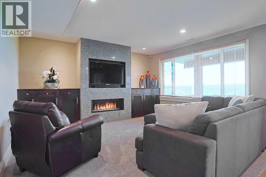 Photo 28 of 117 Rockcliff Bay Nw, Calgary AB