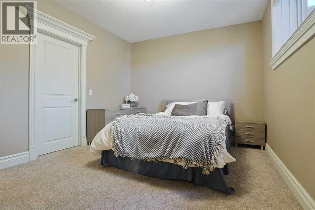Photo 27 of 117 Rockcliff Bay Nw, Calgary AB