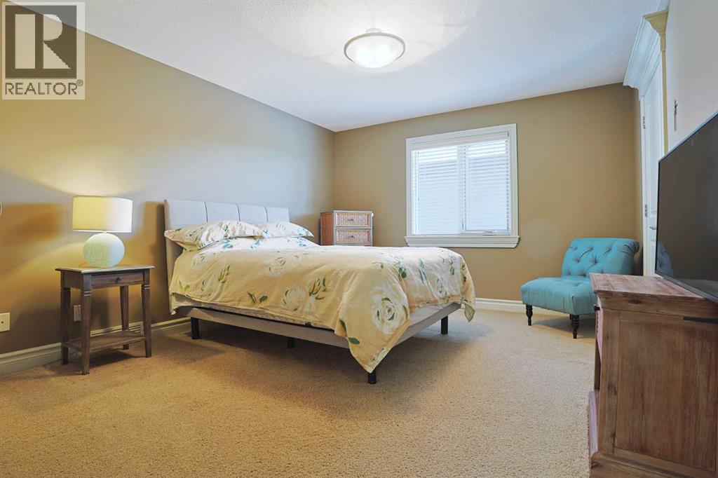 Photo 26 of 117 Rockcliff Bay Nw, Calgary AB