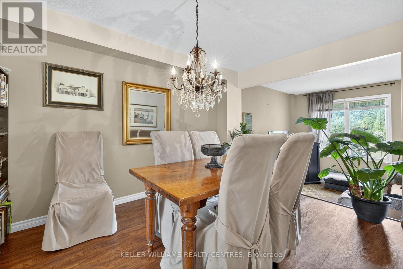 Photo 7 of 80 Poplar Crescent, Aurora ON