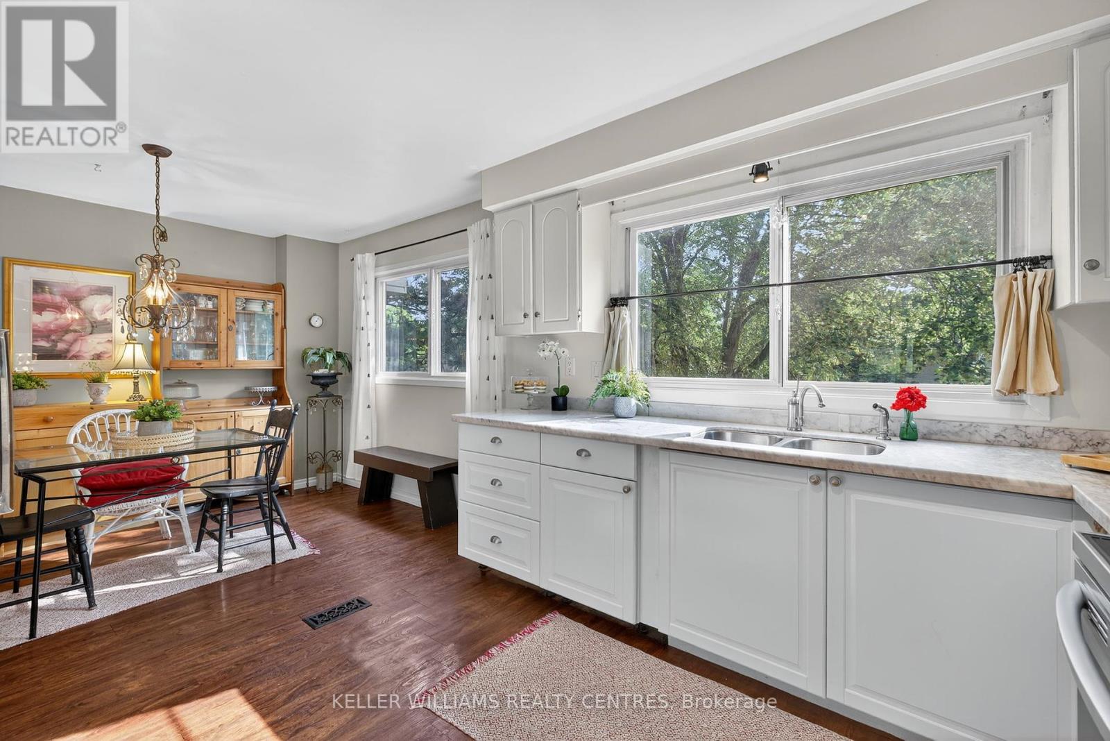 Photo 26 of 80 Poplar Crescent, Aurora ON