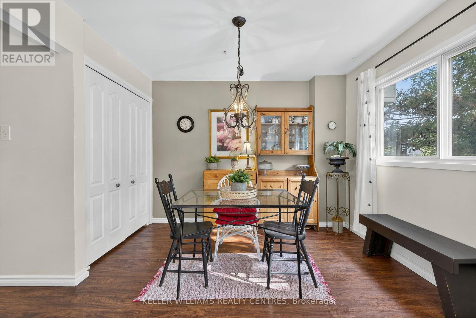Photo 29 of 80 Poplar Crescent, Aurora ON