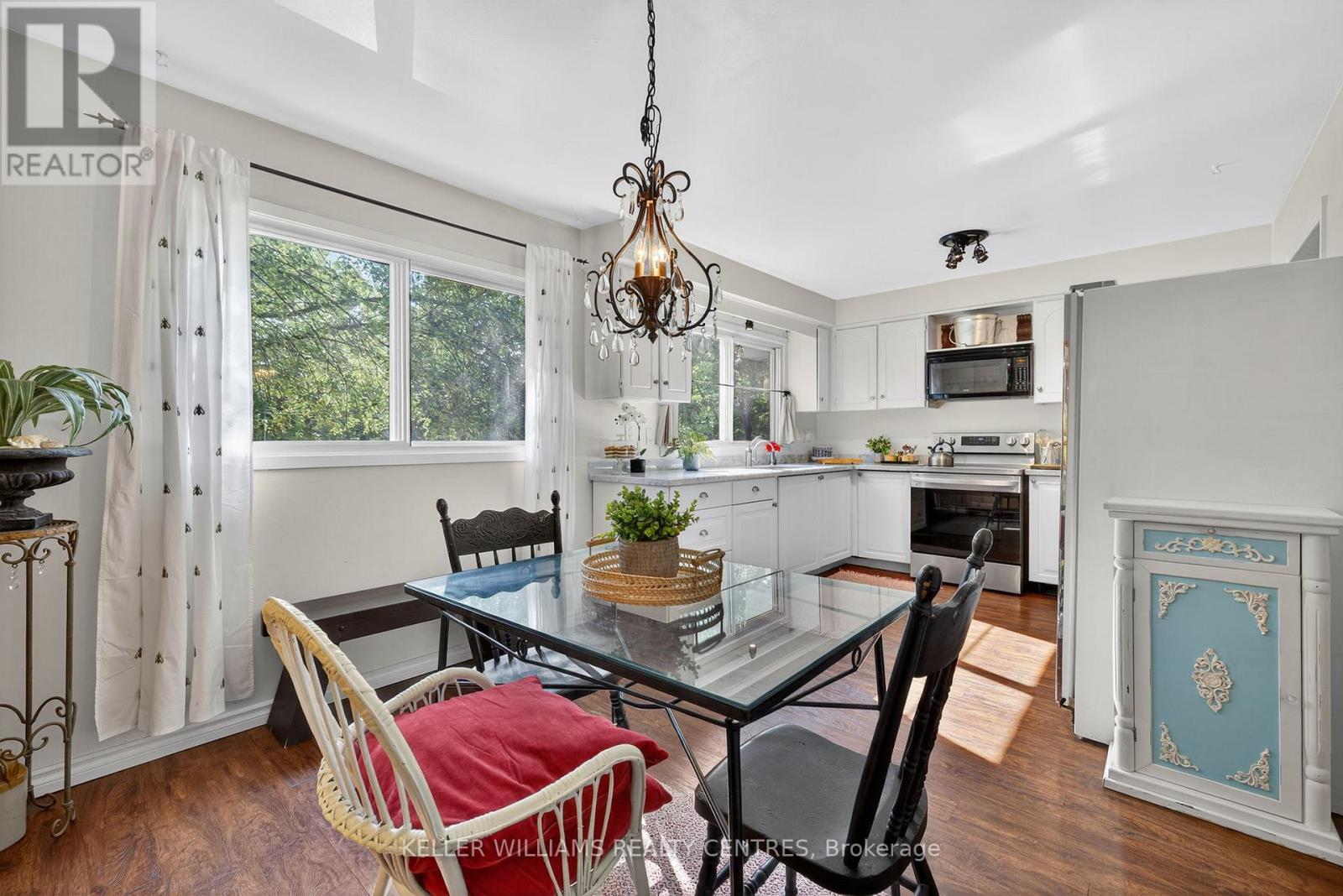 Photo 21 of 80 Poplar Crescent, Aurora ON