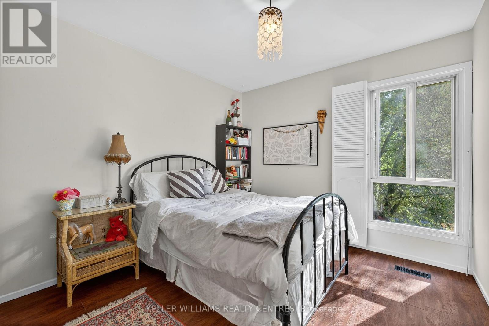 Photo 30 of 80 Poplar Crescent, Aurora ON