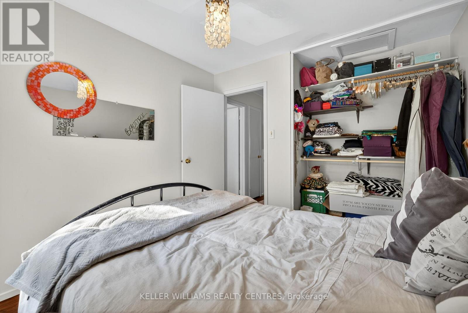 Photo 5 of 80 Poplar Crescent, Aurora ON