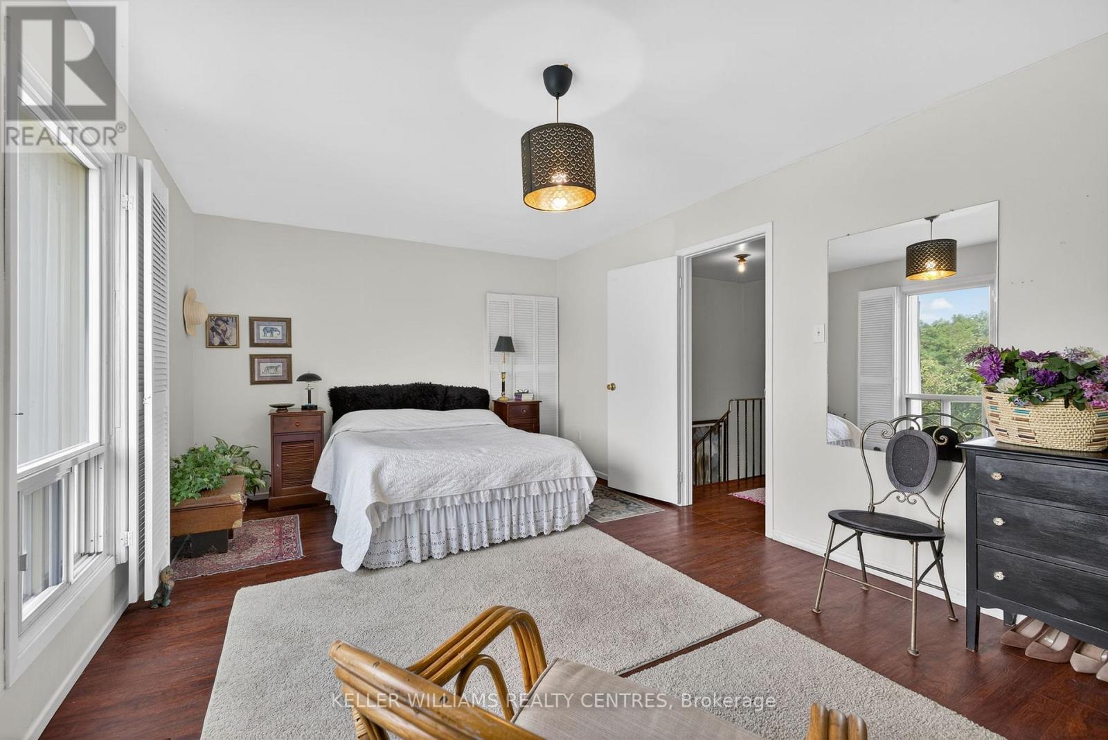 Photo 9 of 80 Poplar Crescent, Aurora ON