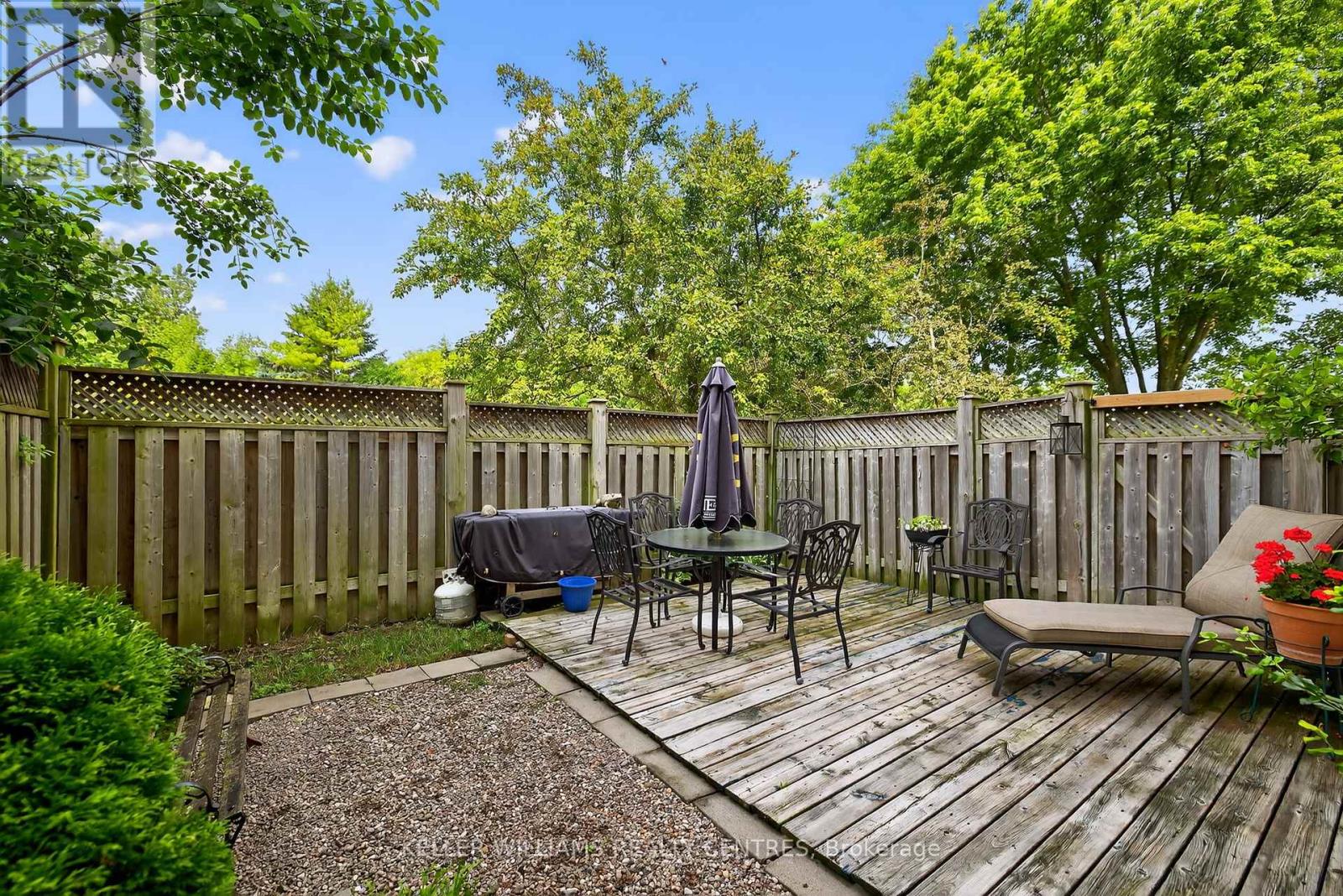 Photo 8 of 80 Poplar Crescent, Aurora ON