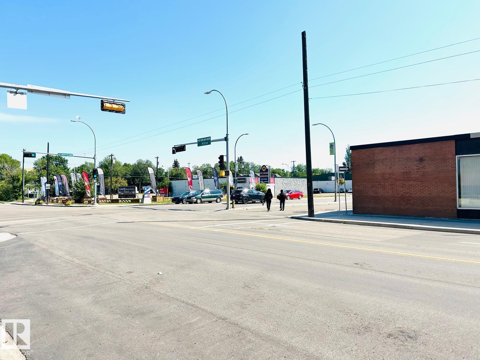 Photo 9 of 8951 82 Av Nw, Edmonton AB