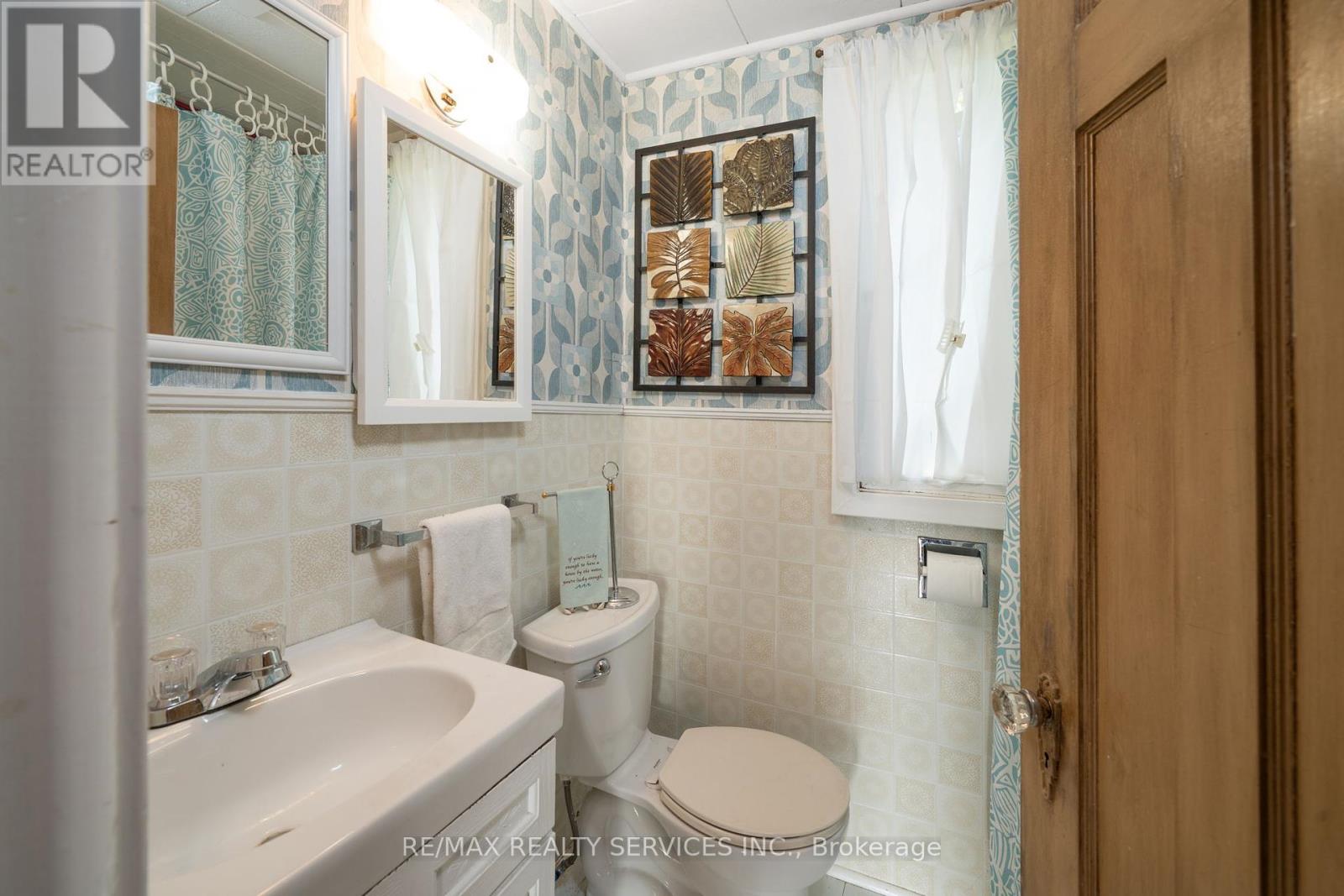 Photo 13 of 103 Ivy Lane, Orillia ON