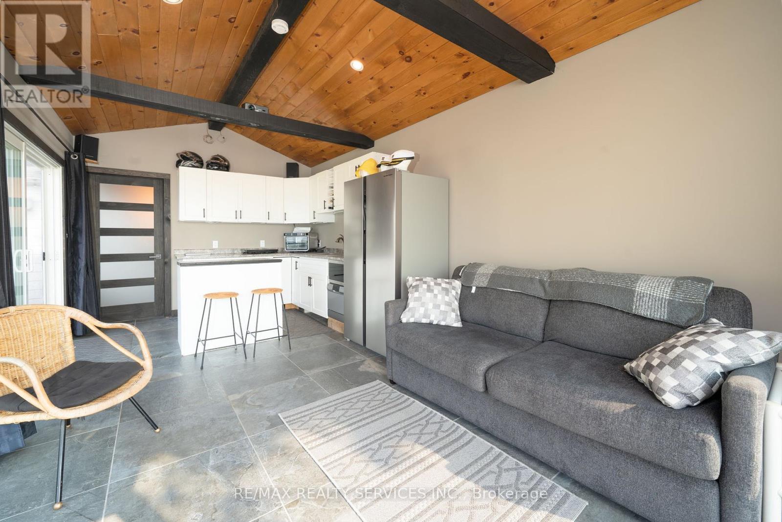 Photo 21 of 103 Ivy Lane, Orillia ON