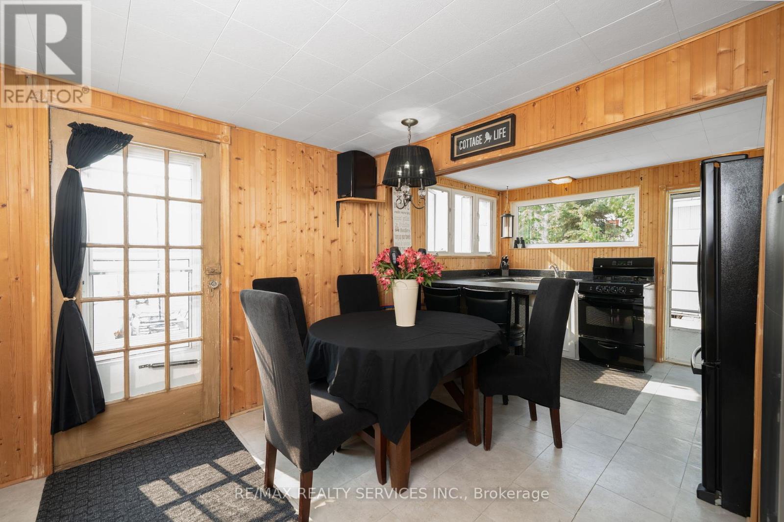 103 IVY LANE - 8