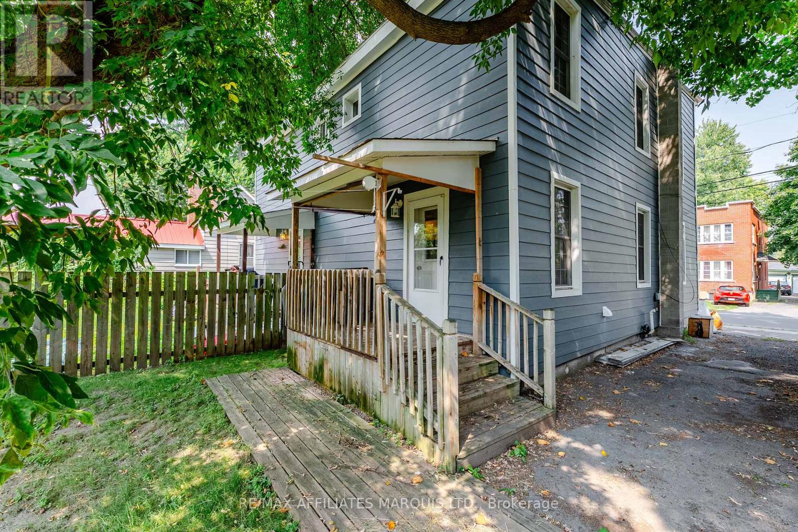 Photo 2 of 312 314 Amelia Street, Cornwall ON