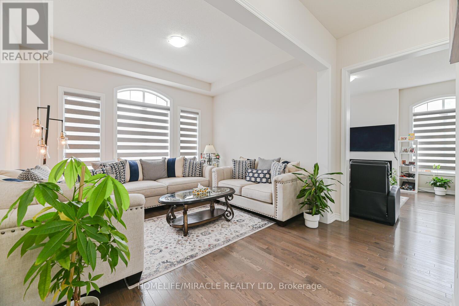 Photo 10 of 9 Bavenden Crescent, Brampton ON