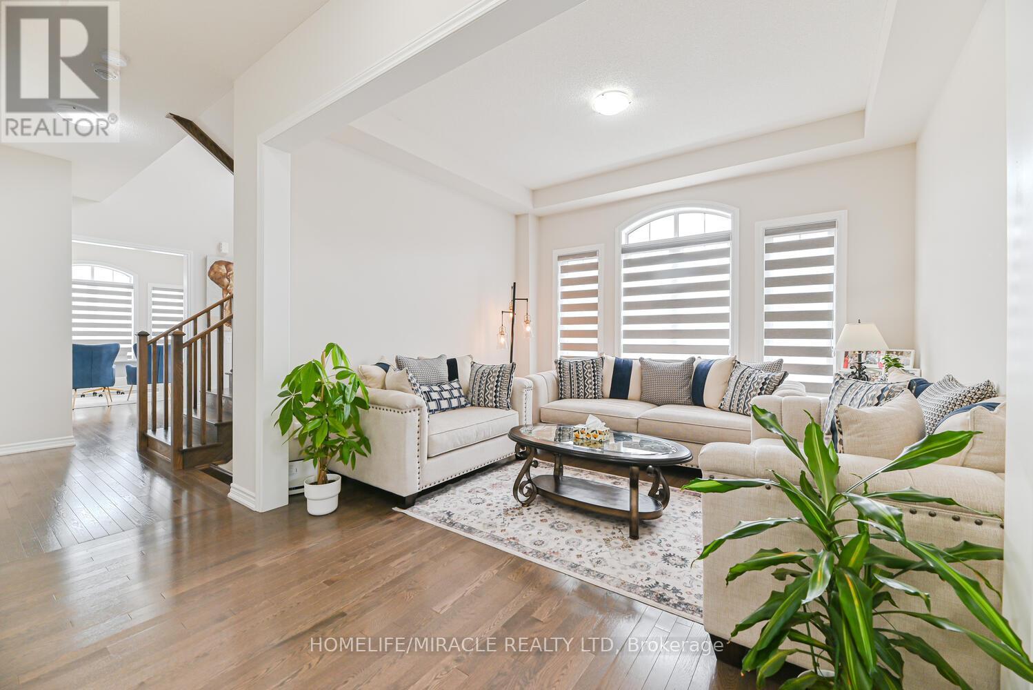 Photo 12 of 9 Bavenden Crescent, Brampton ON