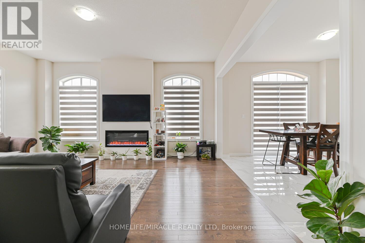 Photo 13 of 9 Bavenden Crescent, Brampton ON