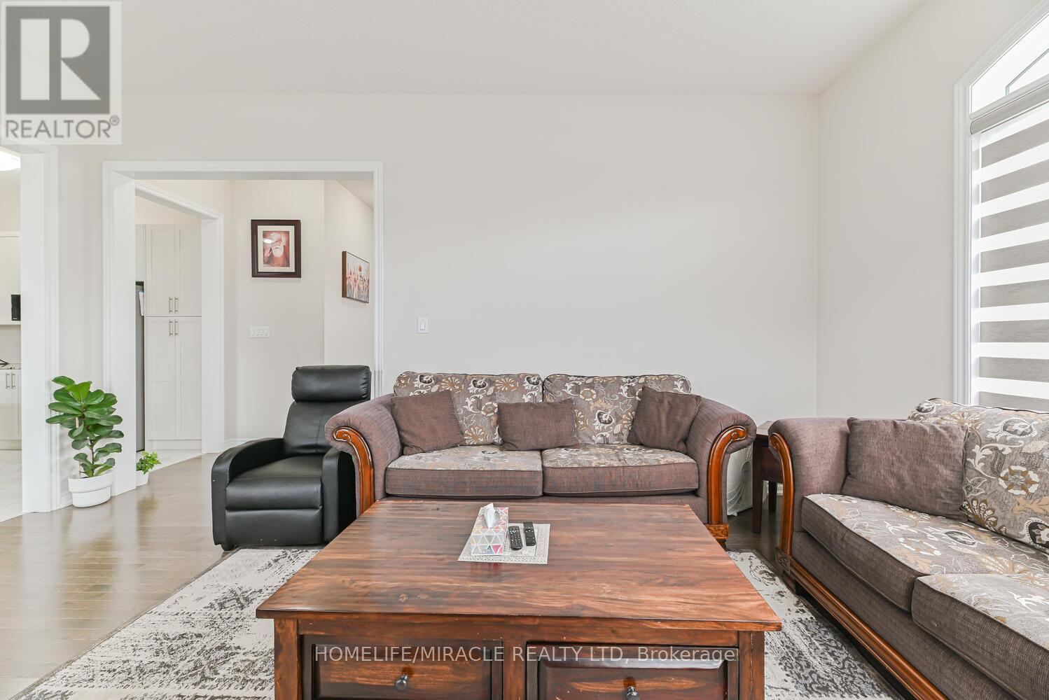 Photo 15 of 9 Bavenden Crescent, Brampton ON