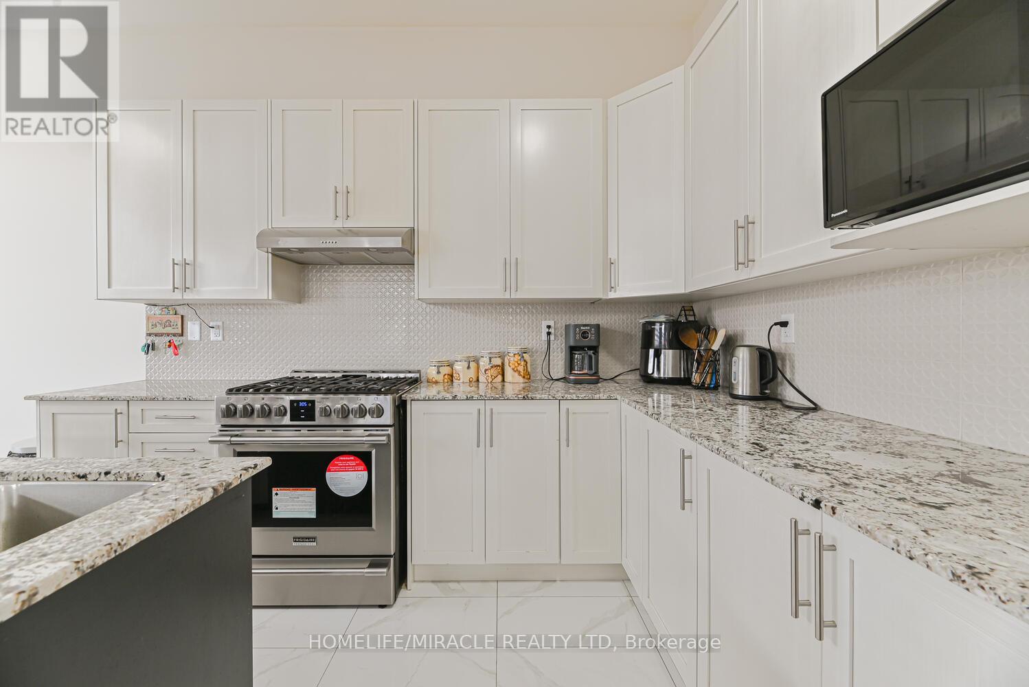 Photo 19 of 9 Bavenden Crescent, Brampton ON