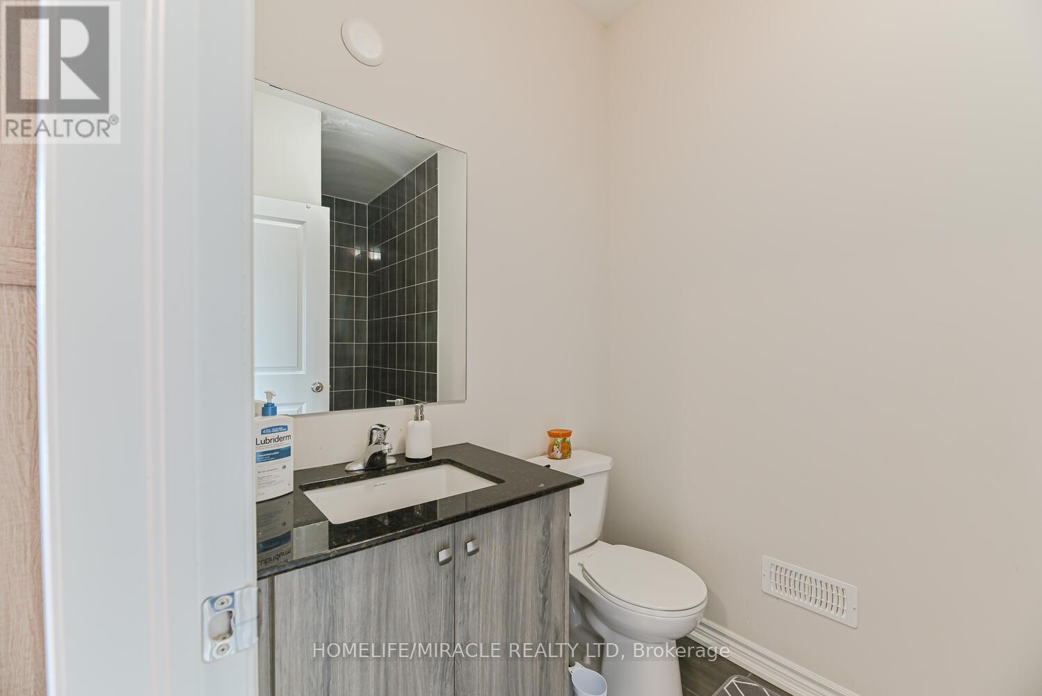Photo 29 of 9 Bavenden Crescent, Brampton ON