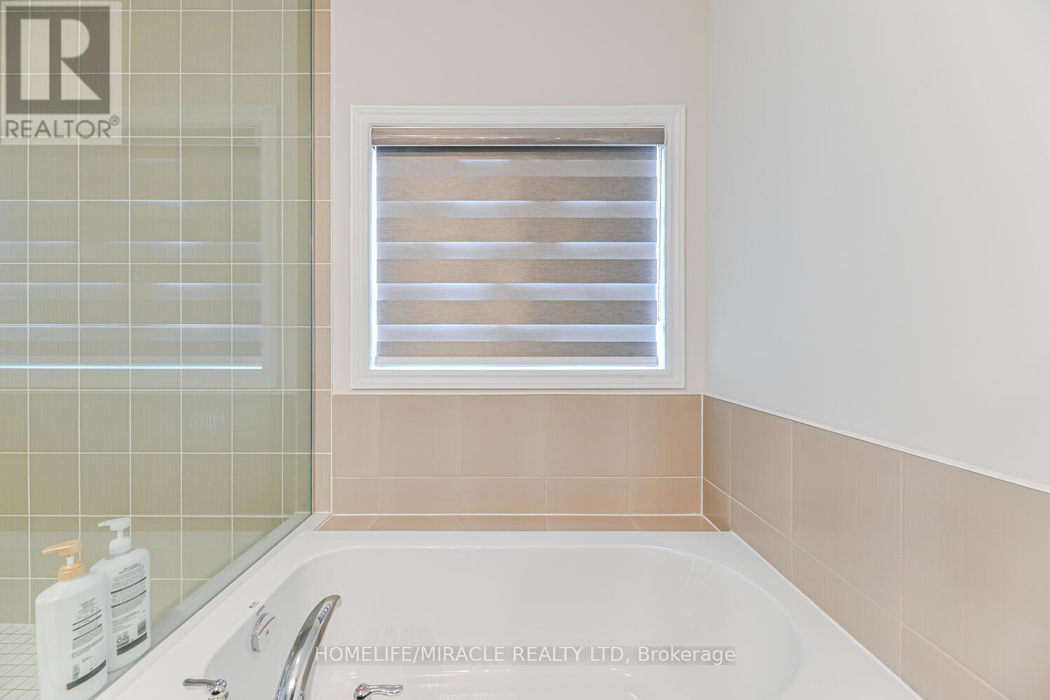 Photo 33 of 9 Bavenden Crescent, Brampton ON