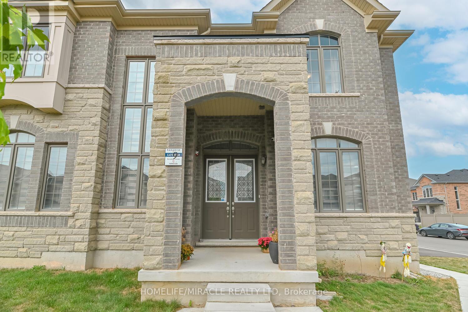 Photo 5 of 9 Bavenden Crescent, Brampton ON