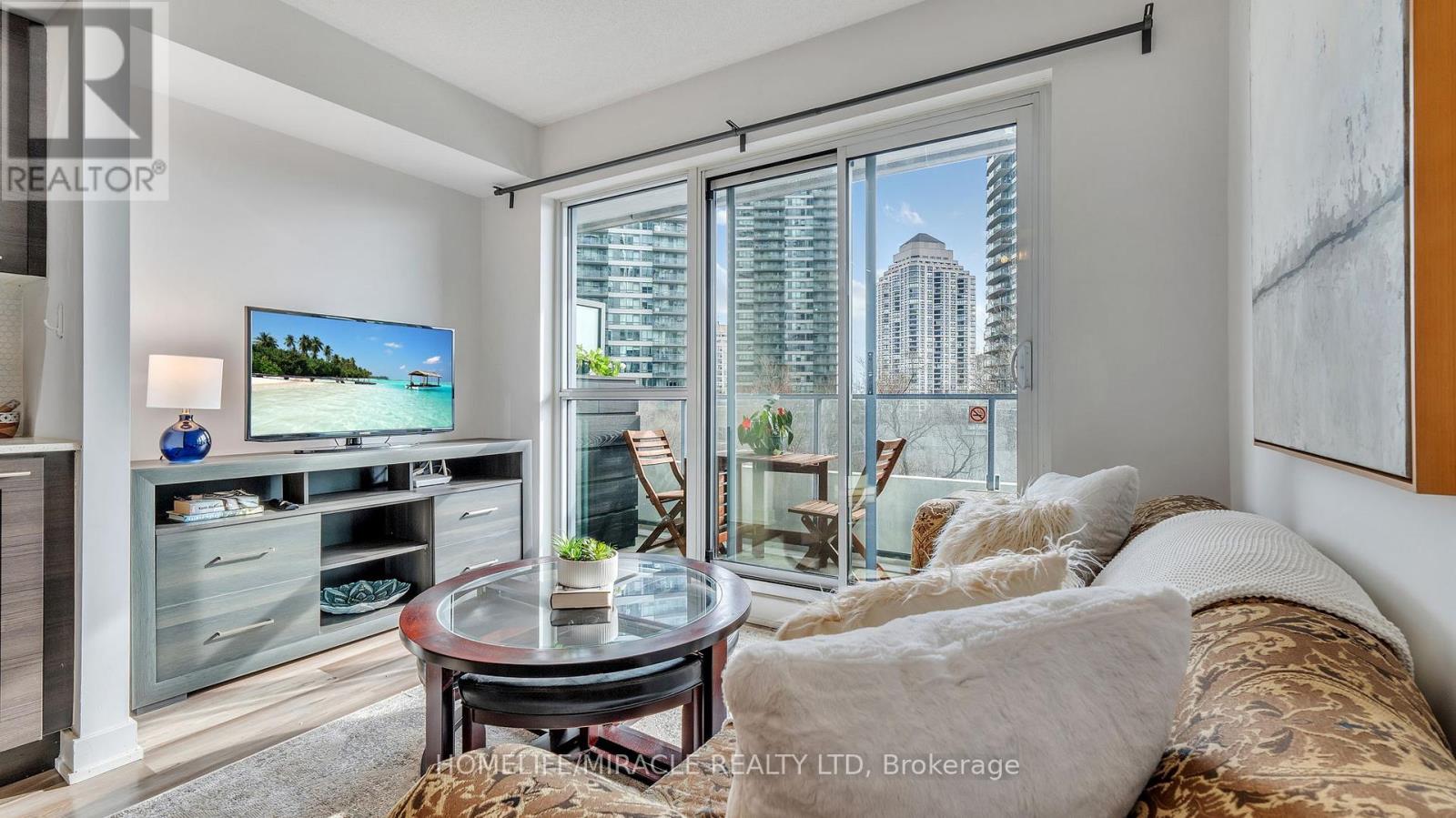Photo 6 of 616 2220 Lake Shore Boulevard W, Toronto ON