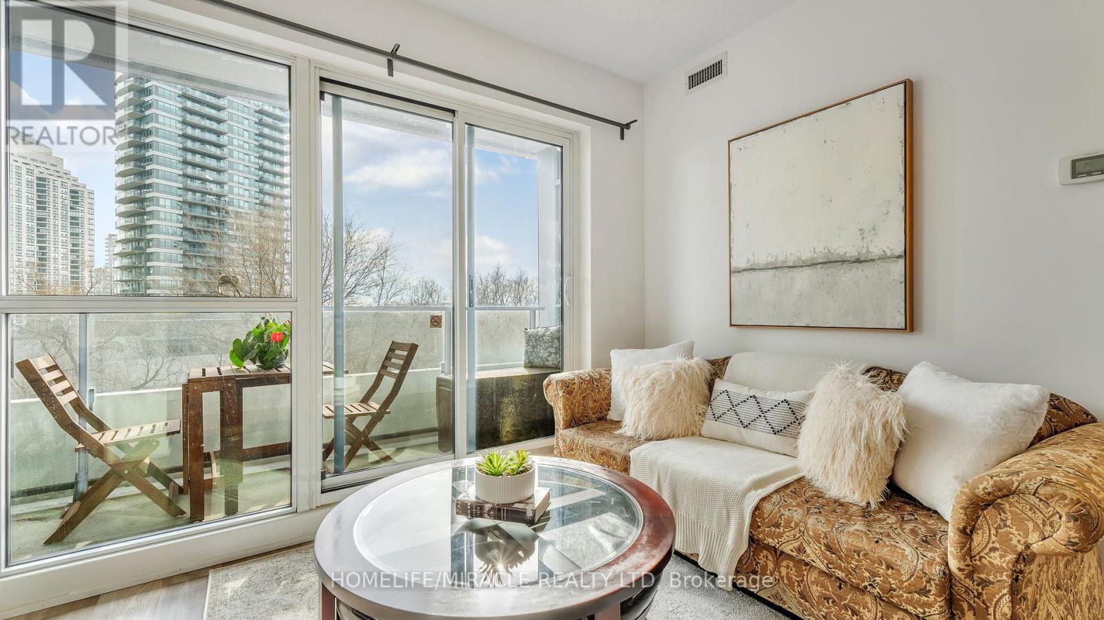 Photo 1 of 616 2220 Lake Shore Boulevard W, Toronto ON