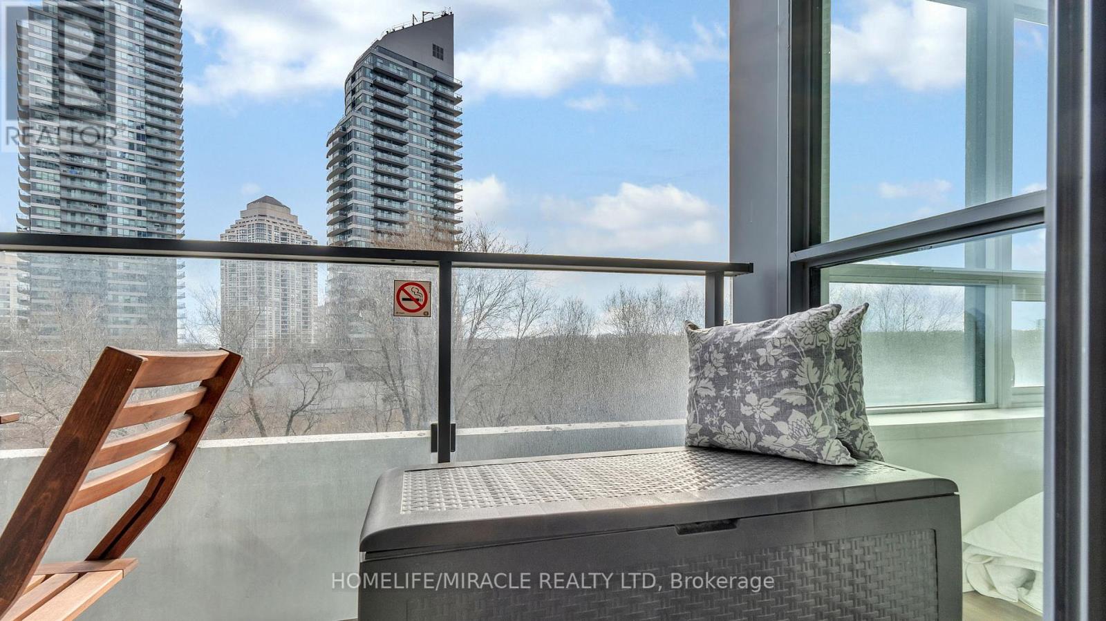 Photo 8 of 616 2220 Lake Shore Boulevard W, Toronto ON