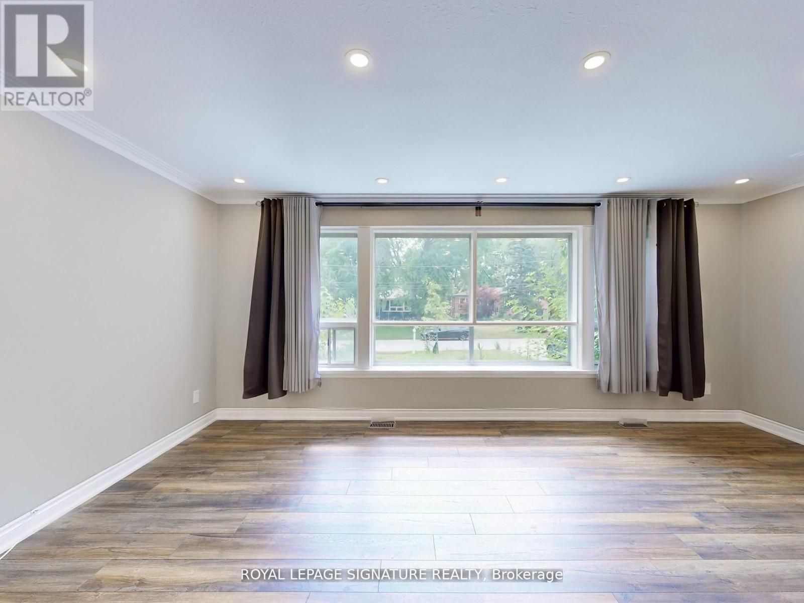 Photo 3 of 1821 Christopher Road, Mississauga ON