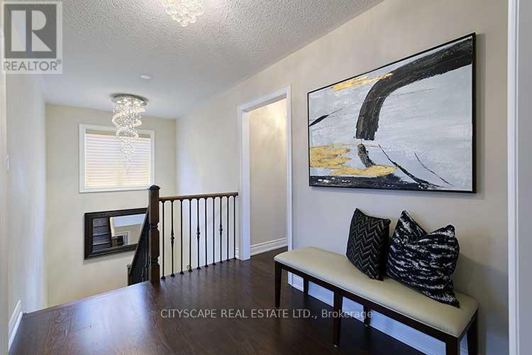 Photo 16 of 3170 Southwind Road, Mississauga ON
