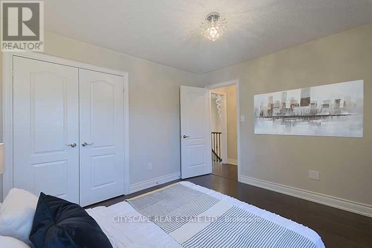 Photo 4 of 3170 Southwind Road, Mississauga ON