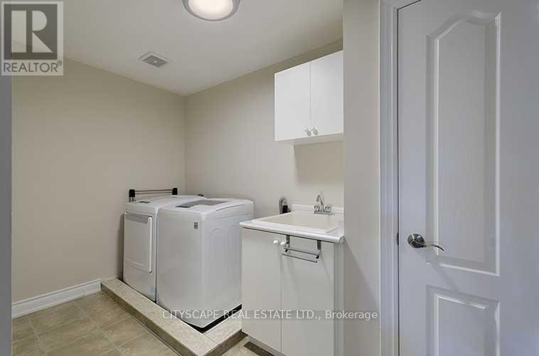 Photo 24 of 3170 Southwind Road, Mississauga ON