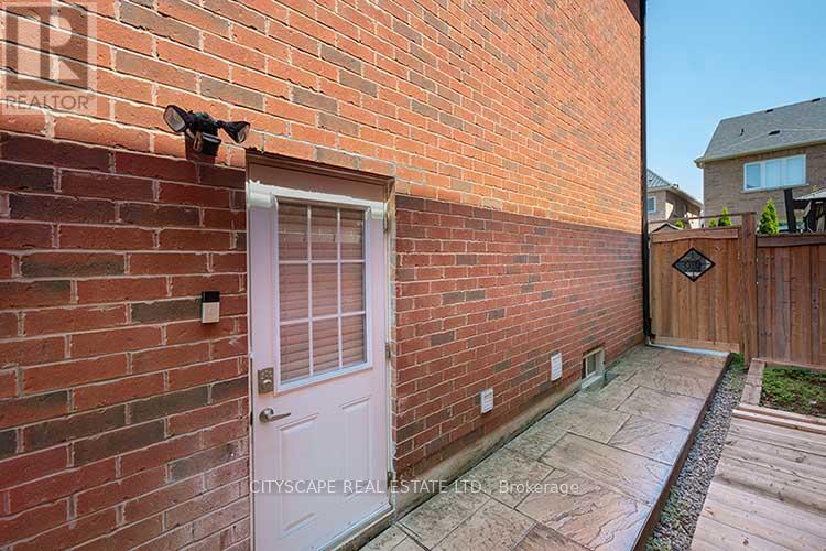 Photo 35 of 3170 Southwind Road, Mississauga ON