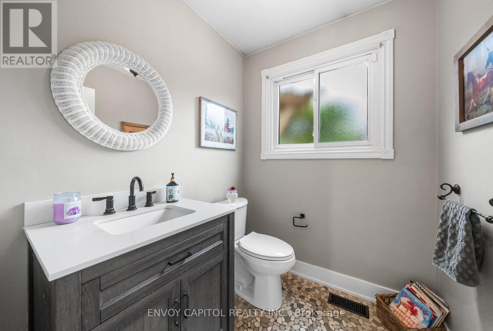 Photo 13 of 11636 6th Line, Milton ON