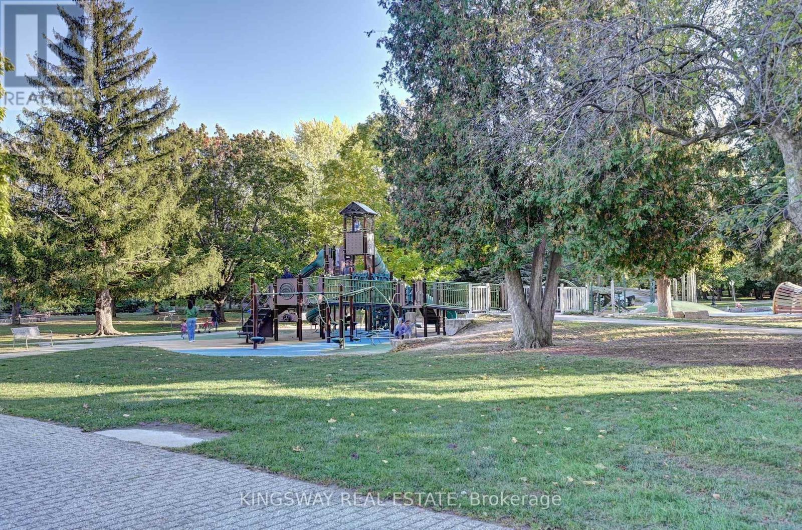 Photo 8 of 401 24 Marilyn Drive N, Guelph ON