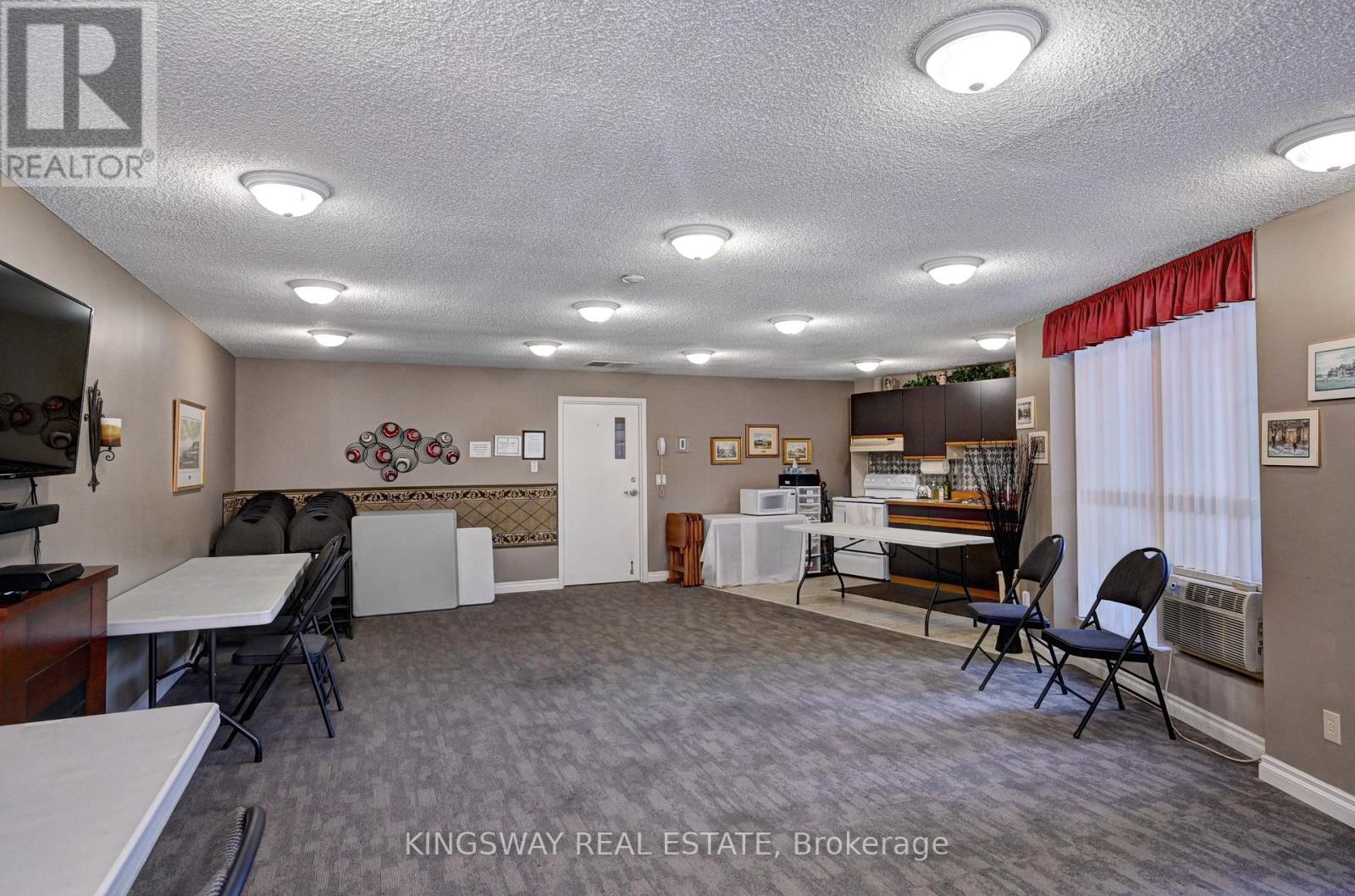 Photo 35 of 401 24 Marilyn Drive N, Guelph ON