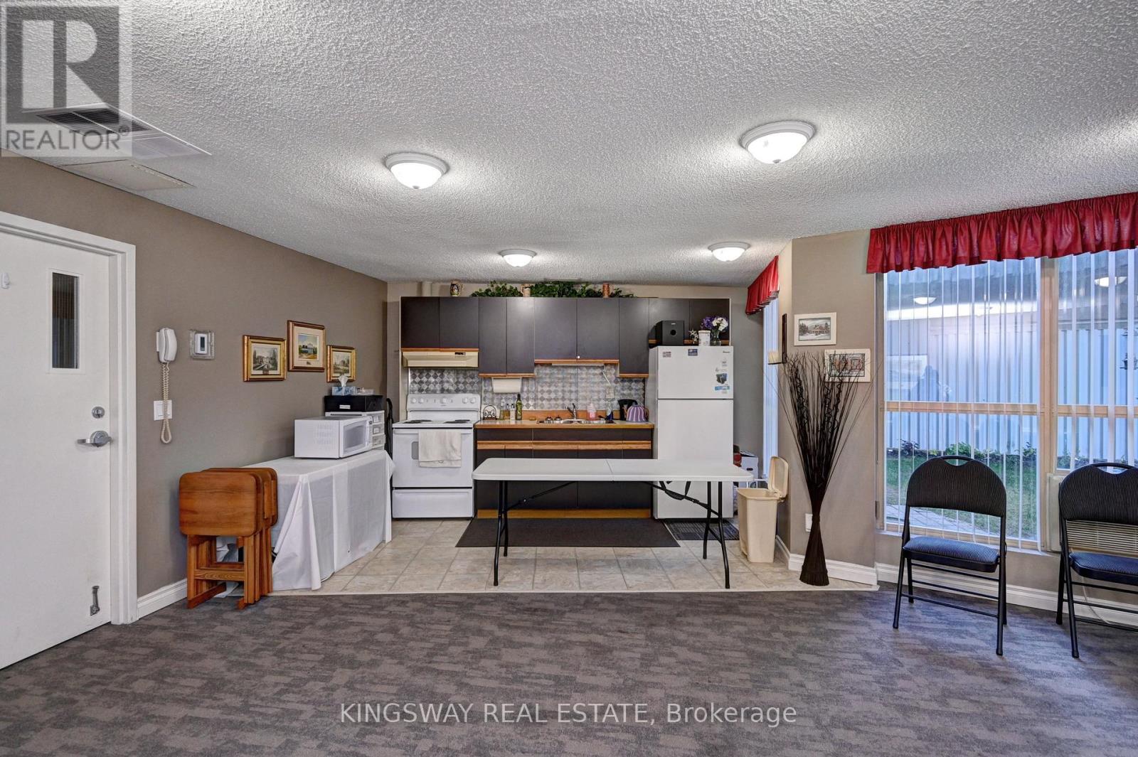 Photo 44 of 401 24 Marilyn Drive N, Guelph ON