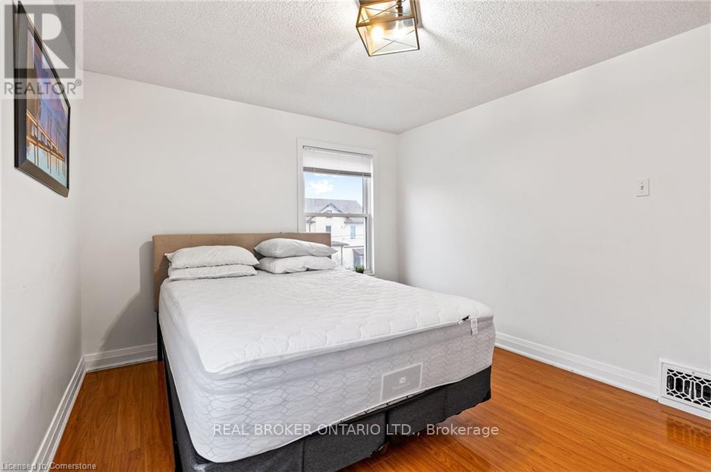 Photo 12 of 5317 Third Avenue, Niagara Falls ON