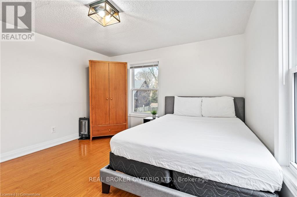 Photo 35 of 5317 Third Avenue, Niagara Falls ON