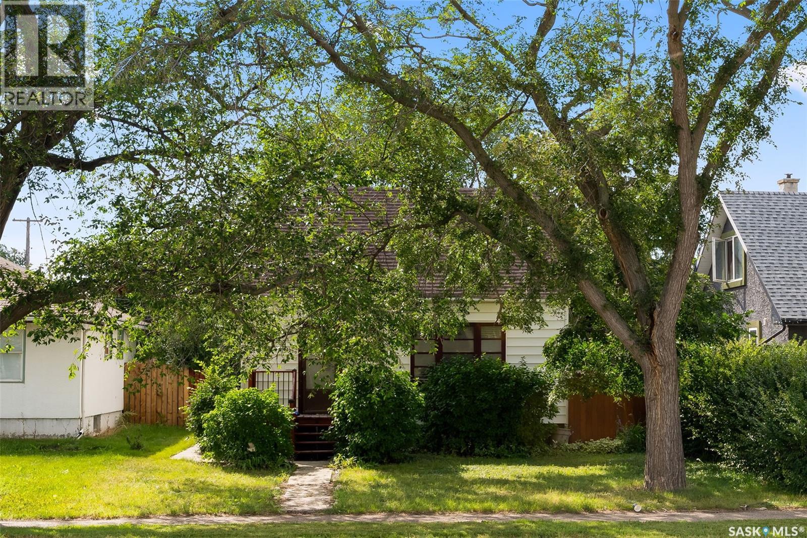 Photo 2 of 1270 Pasqua Street, Regina SK