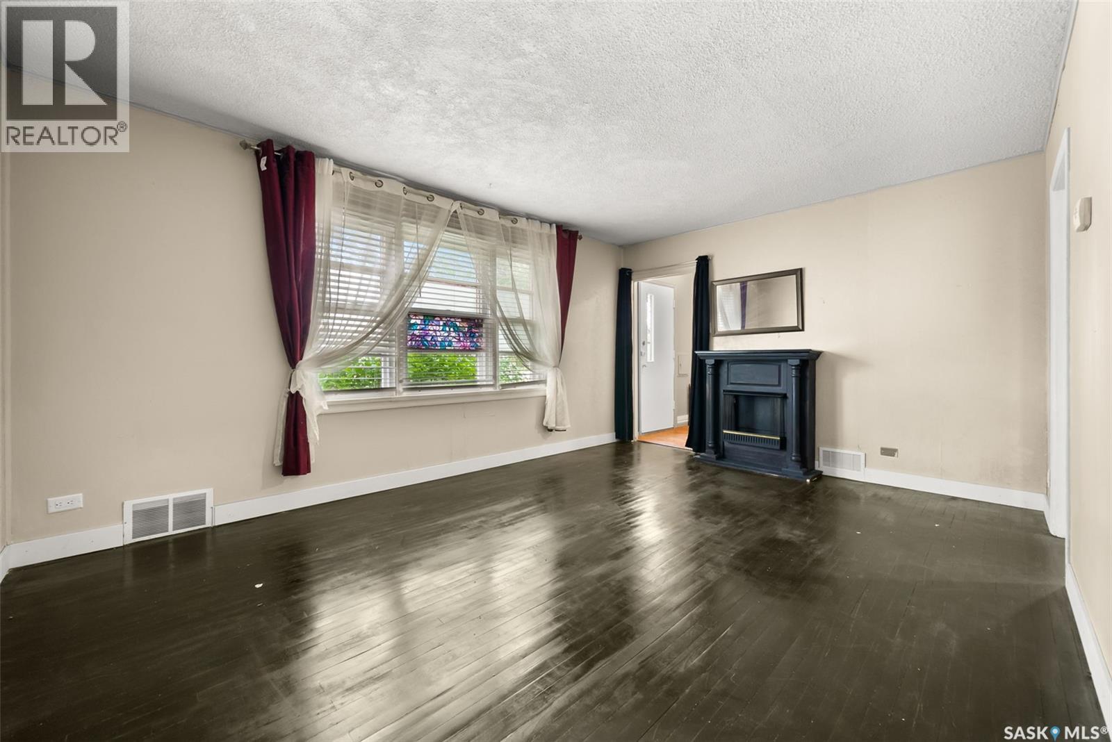 Photo 5 of 1270 Pasqua Street, Regina SK