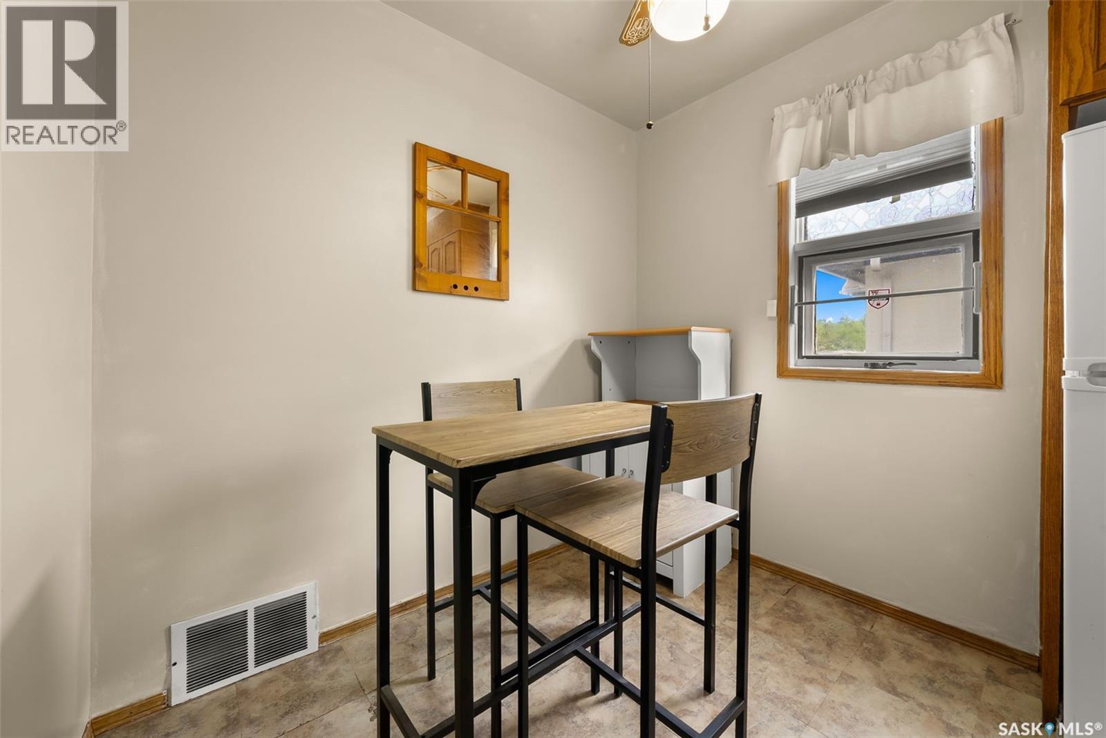 Photo 9 of 1270 Pasqua Street, Regina SK