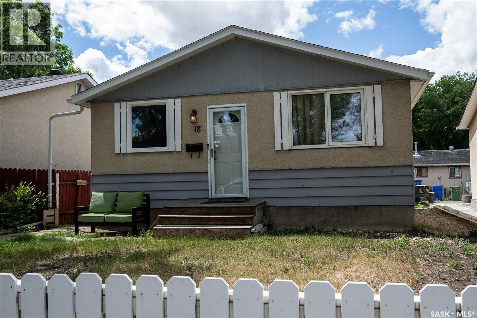 Photo 2 of 18 Marshall Crescent, Regina SK