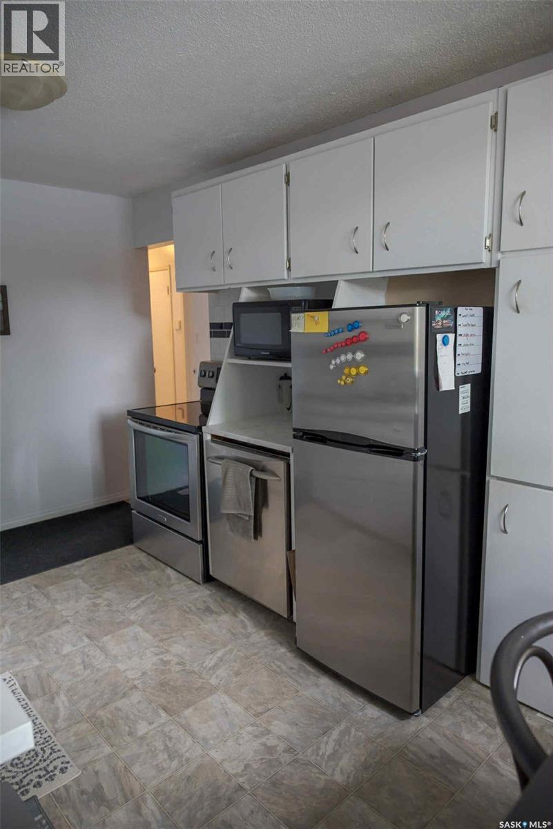Photo 3 of 18 Marshall Crescent, Regina SK