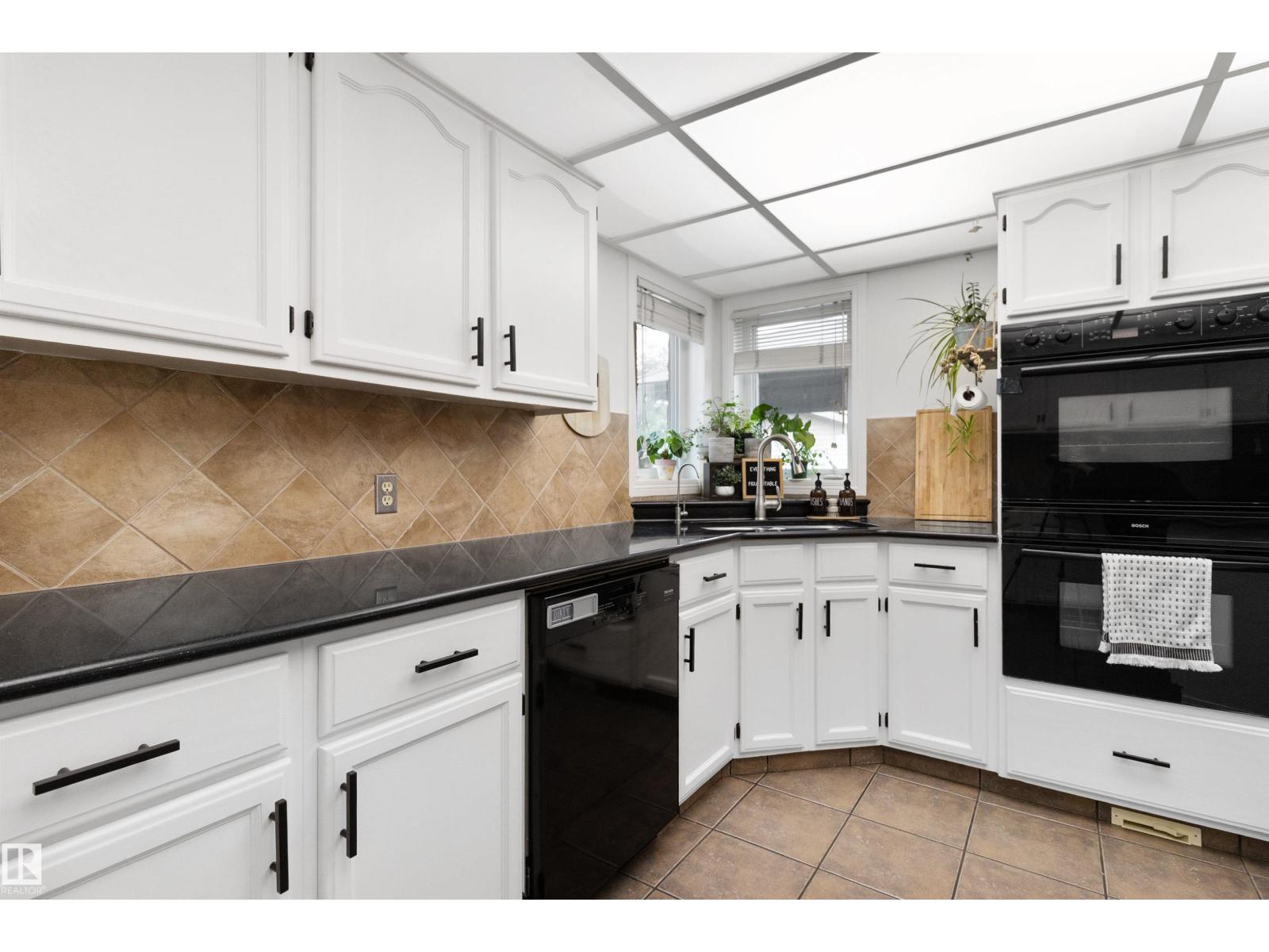Photo 17 of 4520 124 Av Nw, Edmonton AB