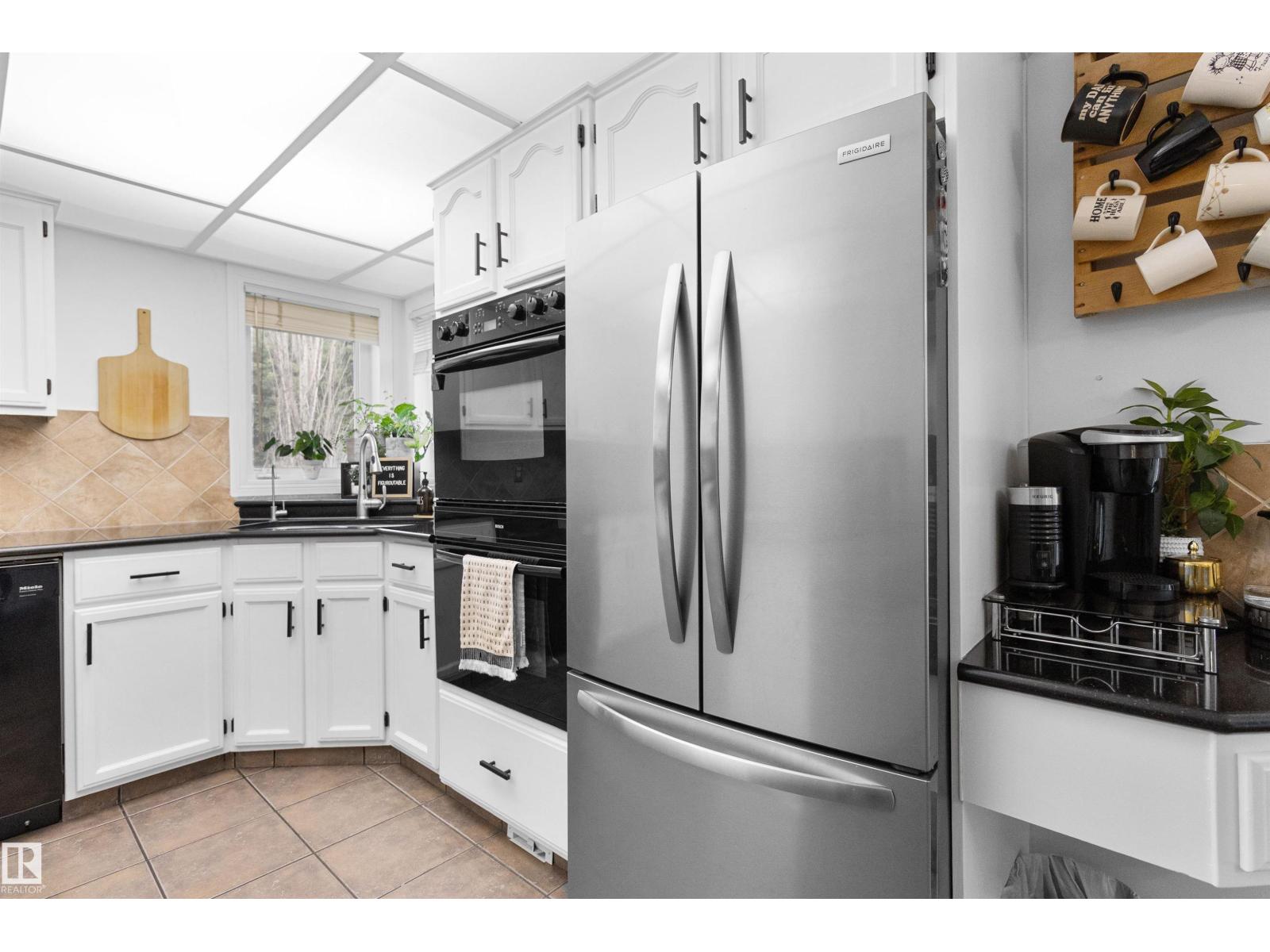 Photo 18 of 4520 124 Av Nw, Edmonton AB
