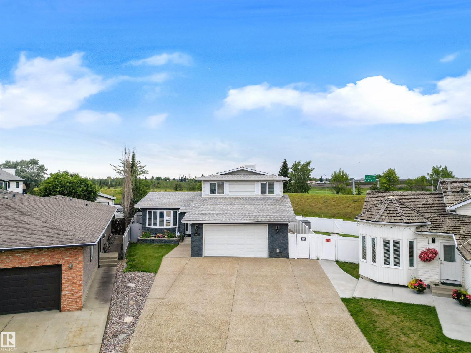 Photo 2 of 4520 124 Av Nw, Edmonton AB