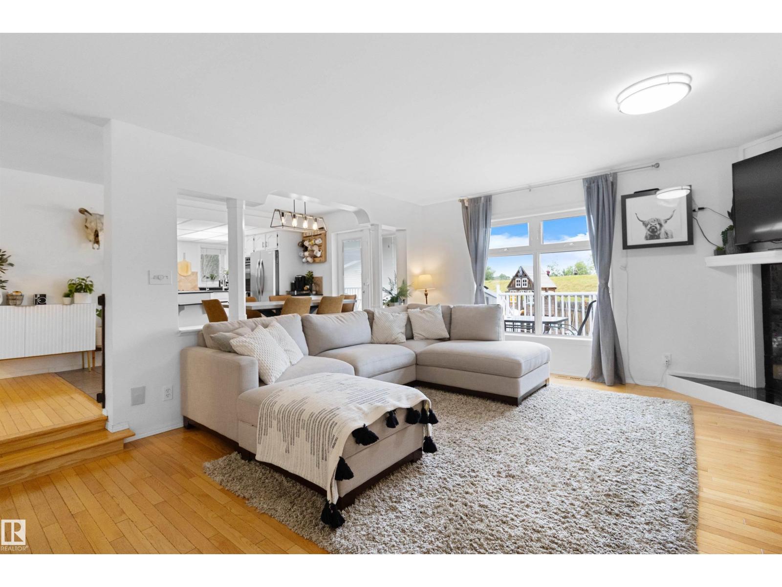 Photo 20 of 4520 124 Av Nw, Edmonton AB