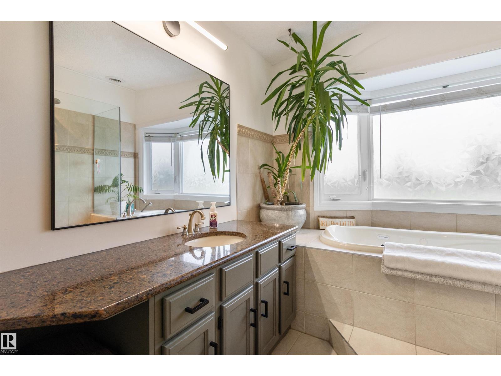 Photo 32 of 4520 124 Av Nw, Edmonton AB