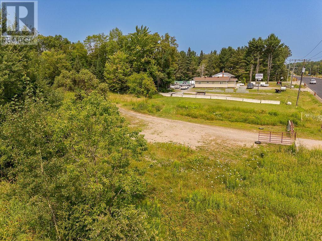 Photo 10 of 1343 Great Northern Rd, Sault Ste Marie ON